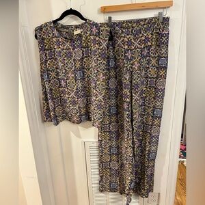 Momoni silk geometric sleeveless blouse pant set